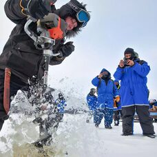 Ice Fishing with Expert
